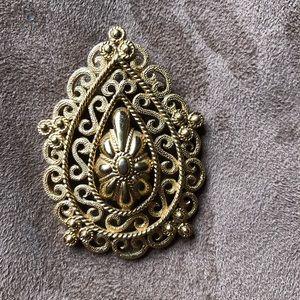 Vintage Trifari gold toned statement pendant